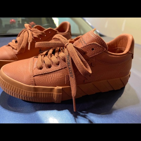 Off-White sneaker for sale - Picture 2 of 4